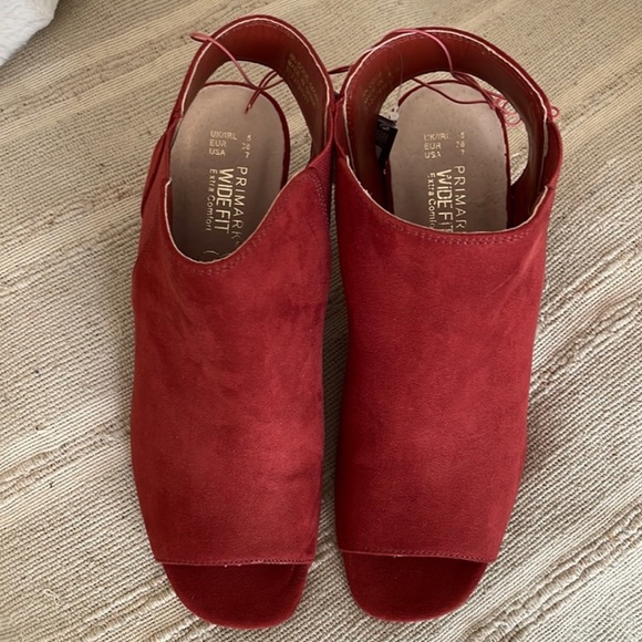 Primark | Block Heel | Sandal - Picture 2 of 8